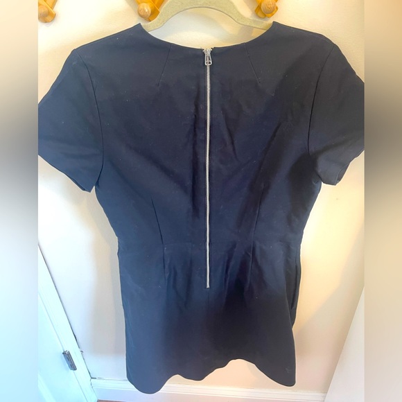 Chic short sleeve black dress. V-neck with back zipper. Size 12 from the Gap. - Picture 2 of 5